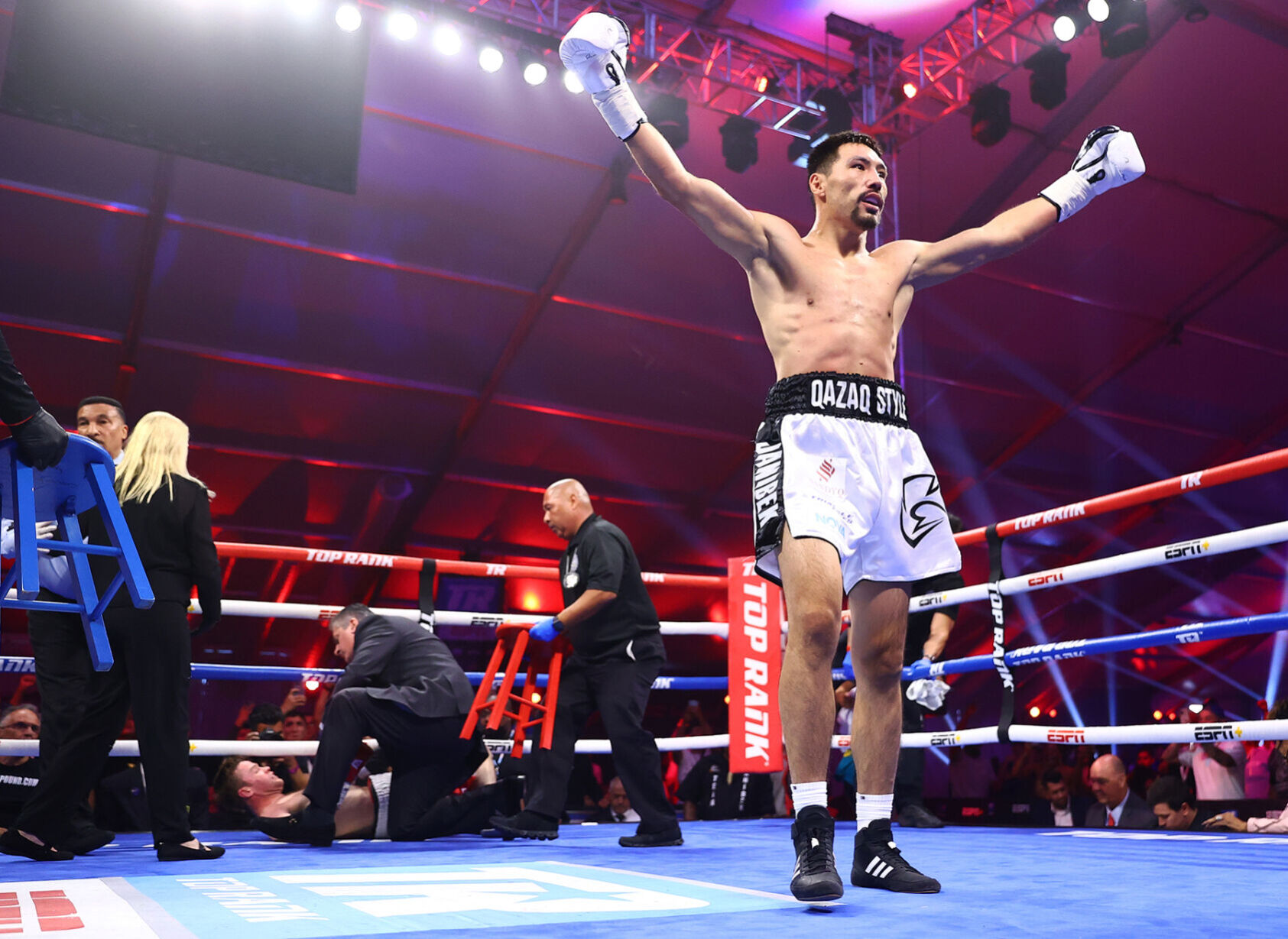 Janibek Alimkhanuly v Danny Dignum